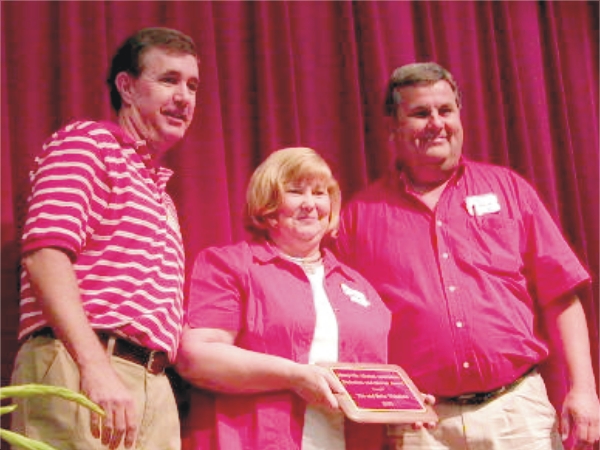 2005 HHS ALUMNI SERVICE AWARD OF THE YEAR
